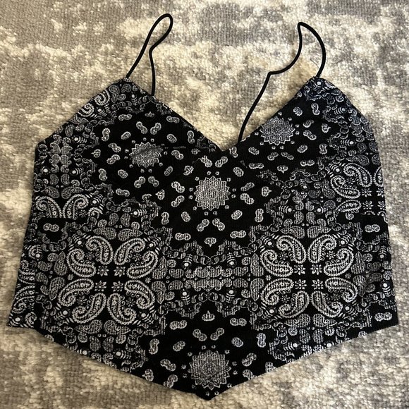 Justify Black and White Paisly Print String Strap Tank Crop Top Medium - Picture 1 of 3